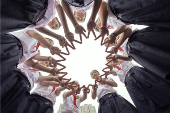 李湘家有多少亿 李湘靠什么挣钱不做主持现在做这行:星空·综合体育(图1) 星空综合